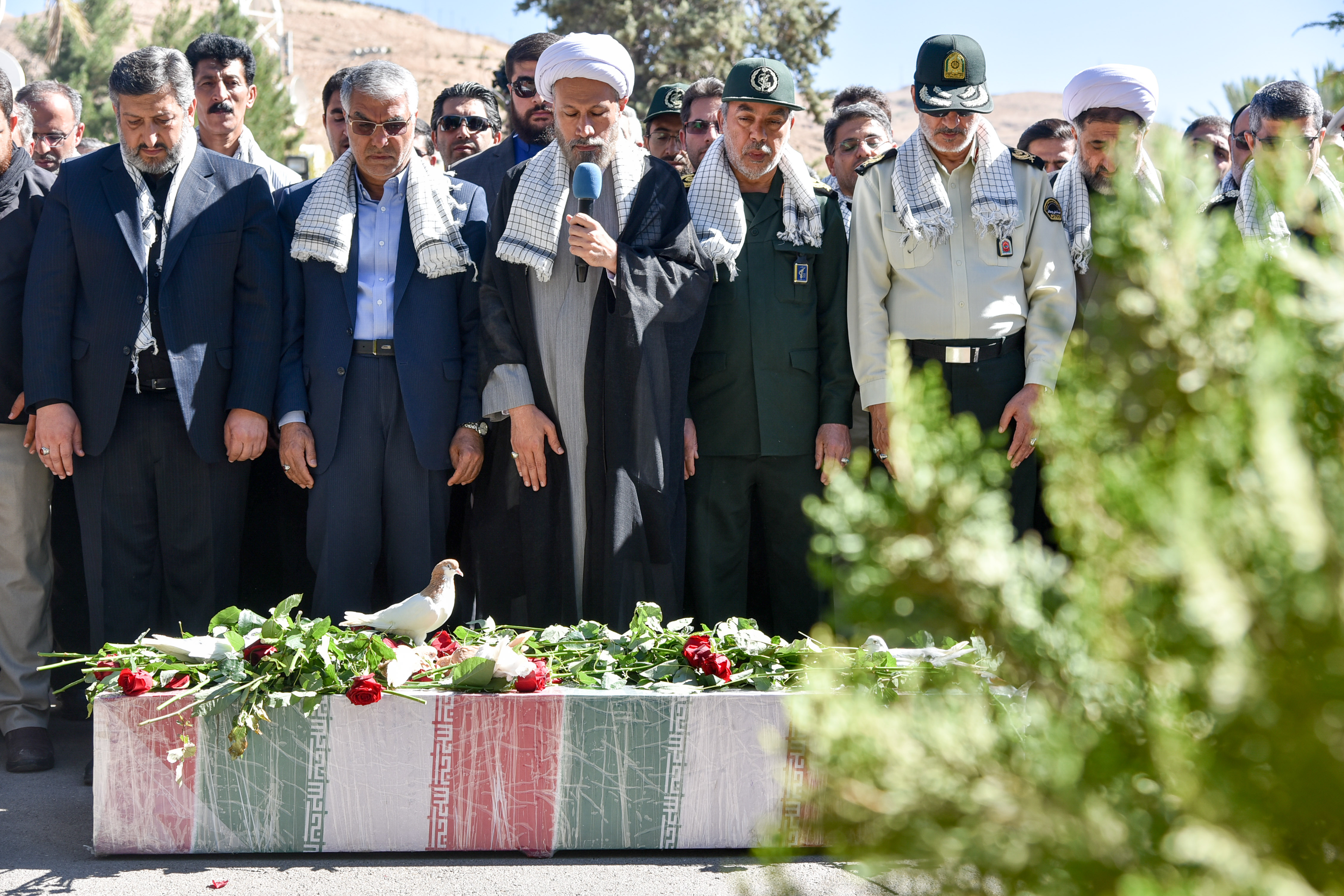 تشییع و خاکسپاری شهید گمنام در صداوسیمای مرکز فارس