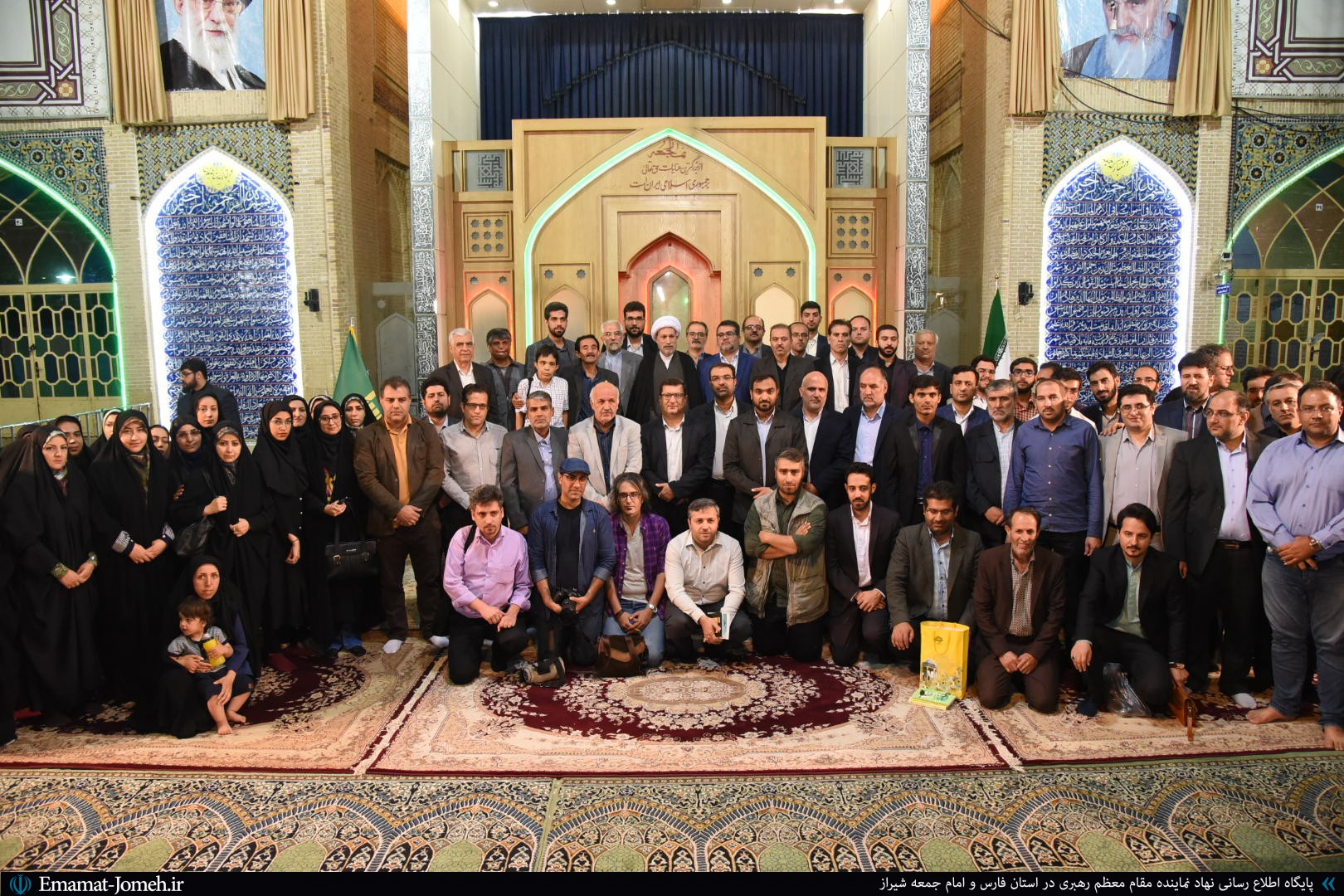نشست صمیمی آیت الله دژکام با اهالی فرهنگ، هنرو رسانه شیراز