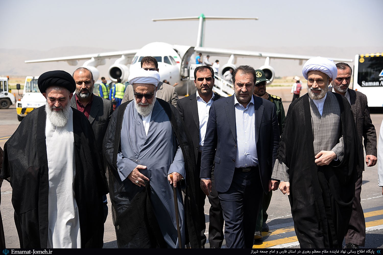 مراسم استقبال از آیت الله محمدی گلپایگانی رئیس دفتر مقام معظم رهبری در فرودگاه شیراز