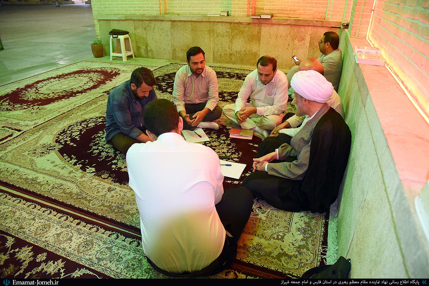دیدار صمیمی چندتن از مشاوران جوان ستاد نمازجمعه شیراز با آیت الله دژکام