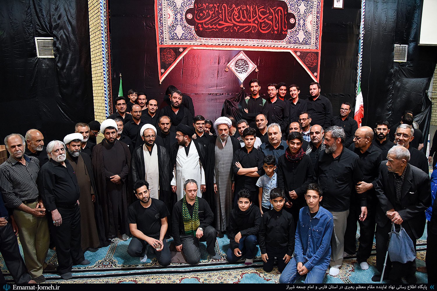 حضور آیت الله دژکام در جمع عزاداران حسینی مسجد امام حسن مجتبی(ع) آزادگان شیراز