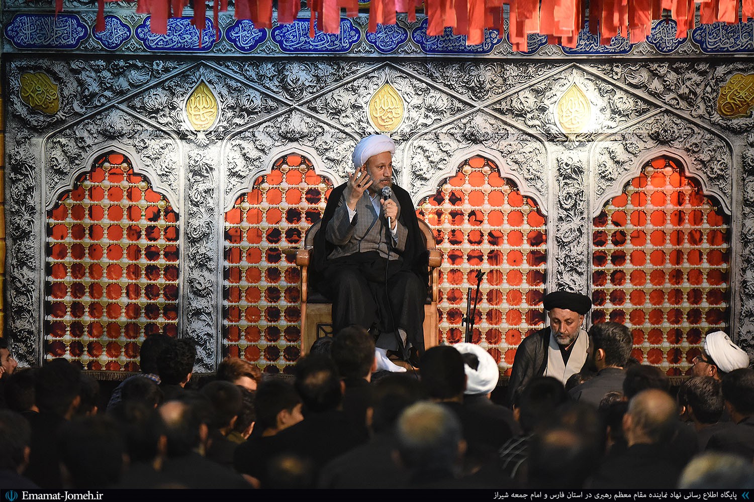 حضور آیت الله دژکام در جمع عزاداران حسینی مسجد ابوالفضل(ع) کلبه شیراز