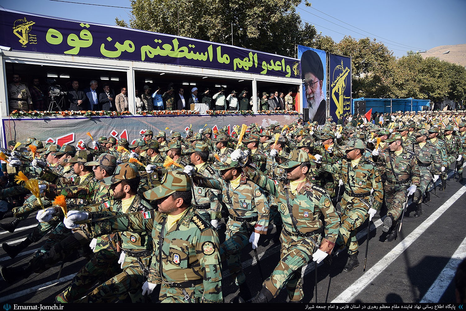 مراسم رژه ۳۱ شهریور نیروهای مسلح در شیراز با حضور آیت الله دژکام