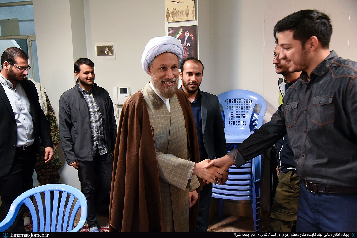 حضور آیت الله دژکام در جمع بسیجیان پایگاه مقاومت مسجد ایرانی شیراز