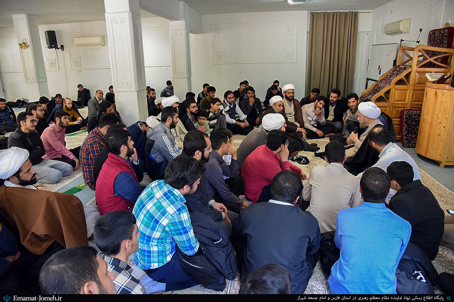 نشست هم اندیشی جمعی از طلاب شیراز با آیت الله دژکام