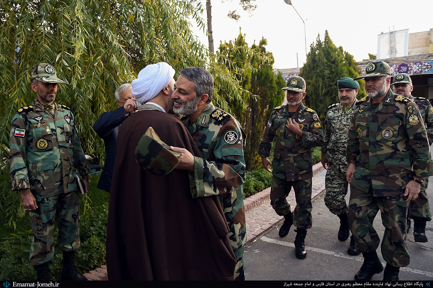 دیدار صمیمی امیر سرلشکر موسوی فرمانده کل ارتش جمهوری اسلامی با آیت الله دژکام