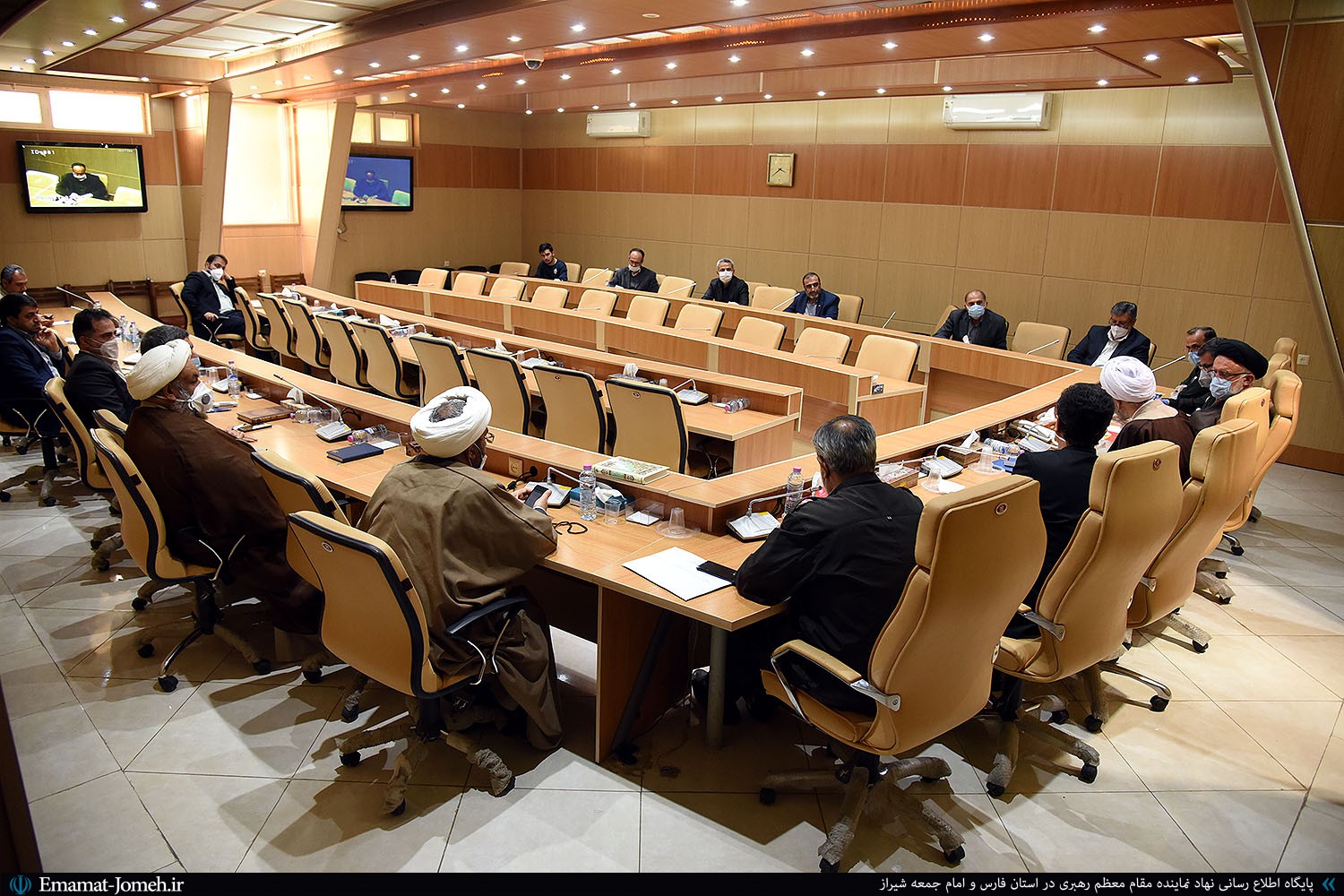 دومین جلسه شورای مشورتی قرارگاه همدلی استان فارس در بحران کرونا با حضور آیت الله دژکام