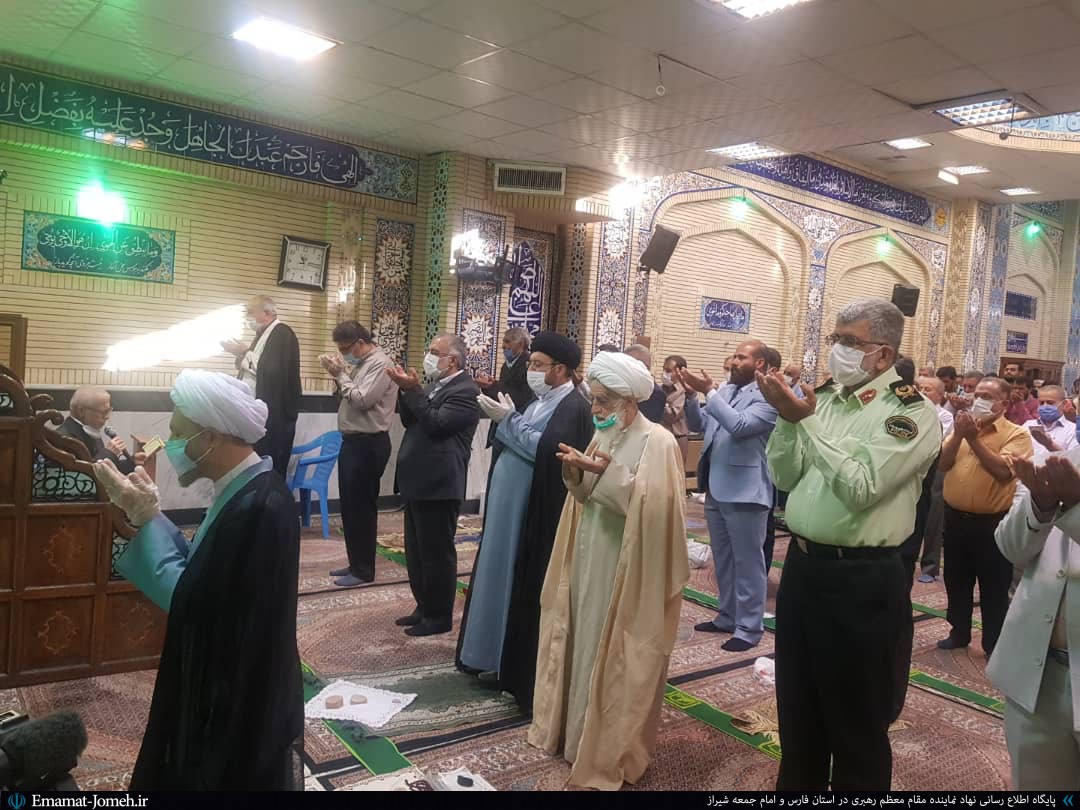 اقامه نماز باشکوه عید سعید فطر توسط آیت الله دژکام در مسجد ایرانی