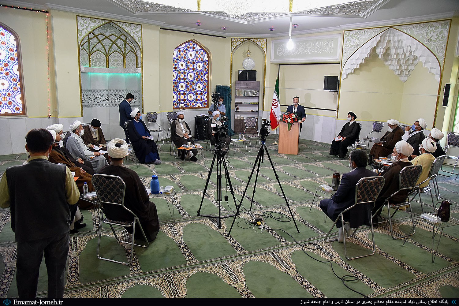 گردهمایی جمعی از ائمه جماعات مساجد شیراز با حضور آیت الله دژکام در مسجد صداوسیمای مرکز فارس