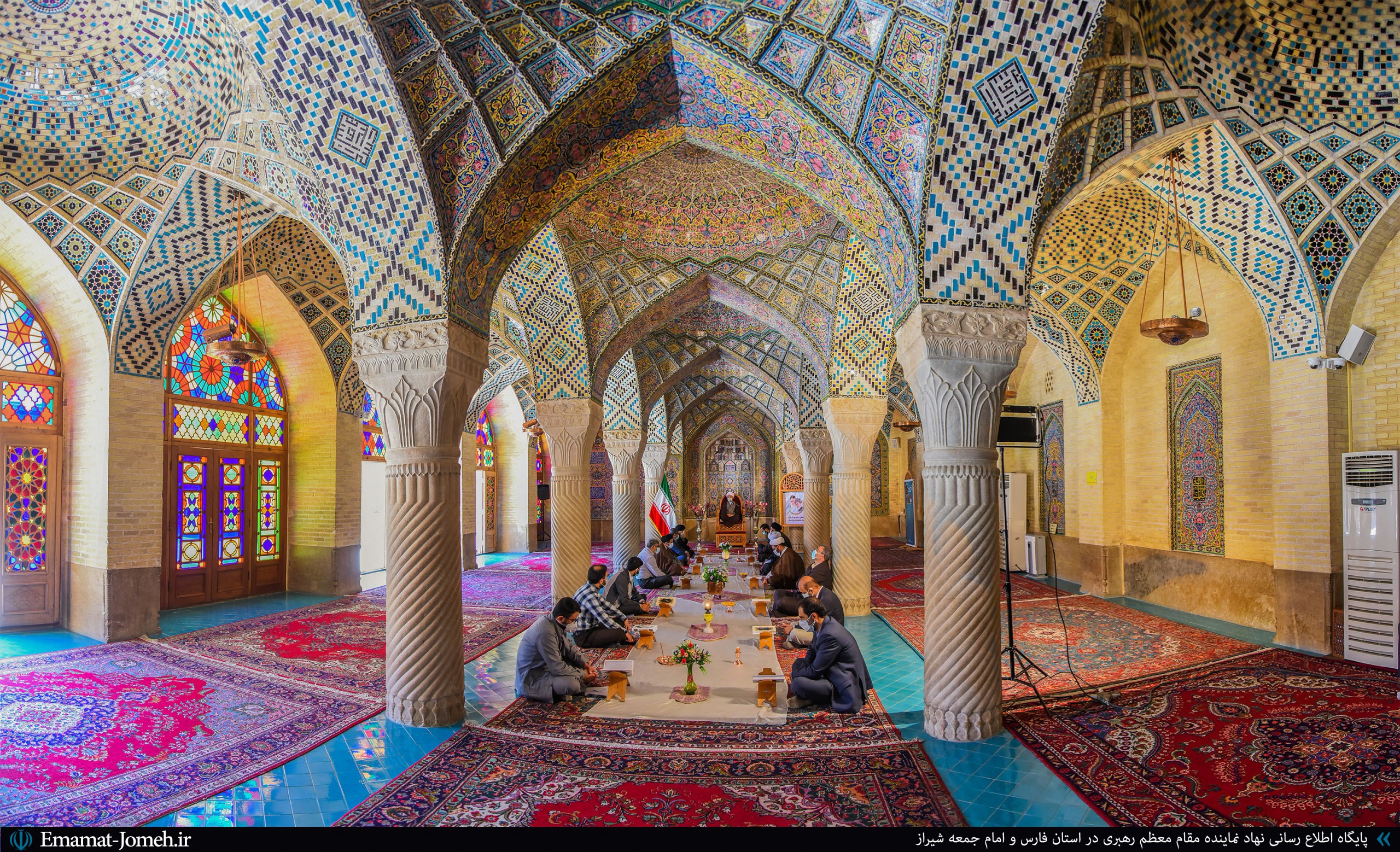 محفل انس با قرآن کریم و سخنرانی آیت الله دژکام در مسجد نصیرالملک شیراز در دومین روز از ماه مبارک رمضان