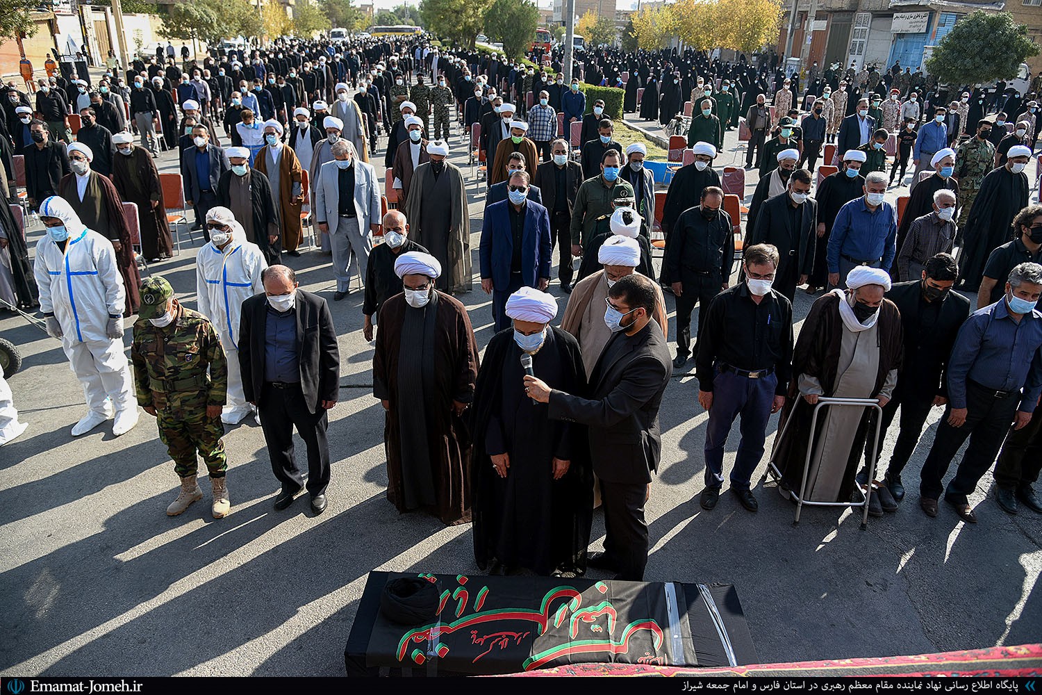 اقامه نماز بر پیکر مرحوم عالم جلیل القدر آیت الله سید محمود موسوی نژاد