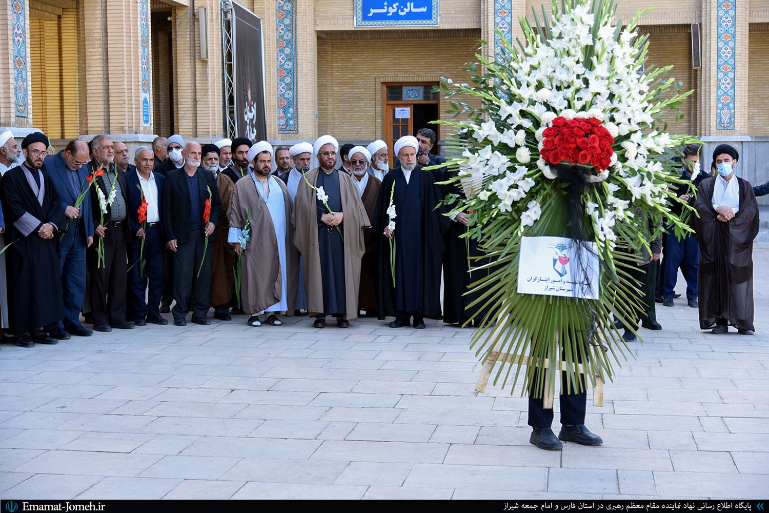 مراسم گلباران آرامگاه شهید محراب حضرت آیت الله دستغیب ره و قبور شهدای