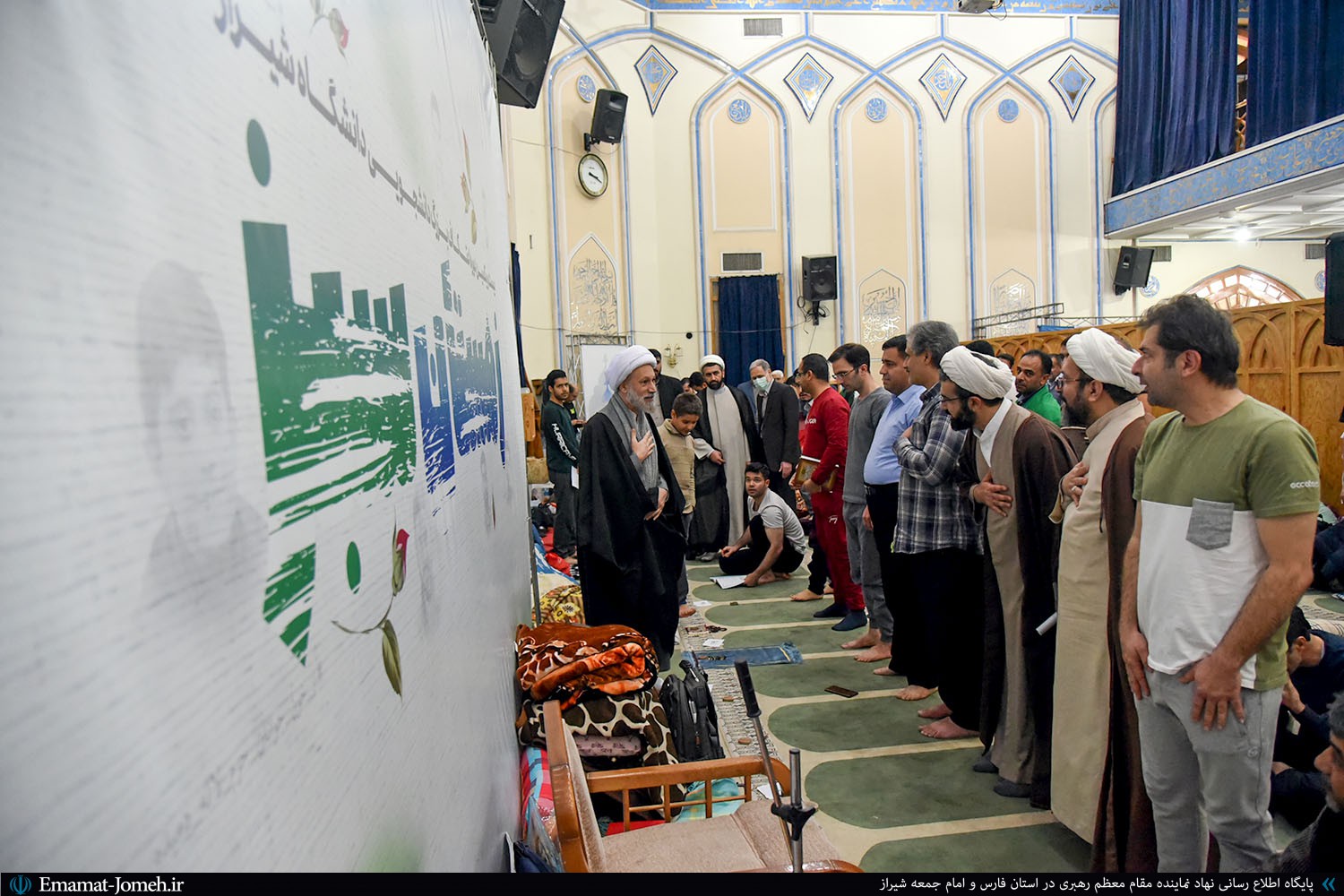 حضور آیت الله دژکام در جمع معتکفین مسجد دانشگاه شیراز