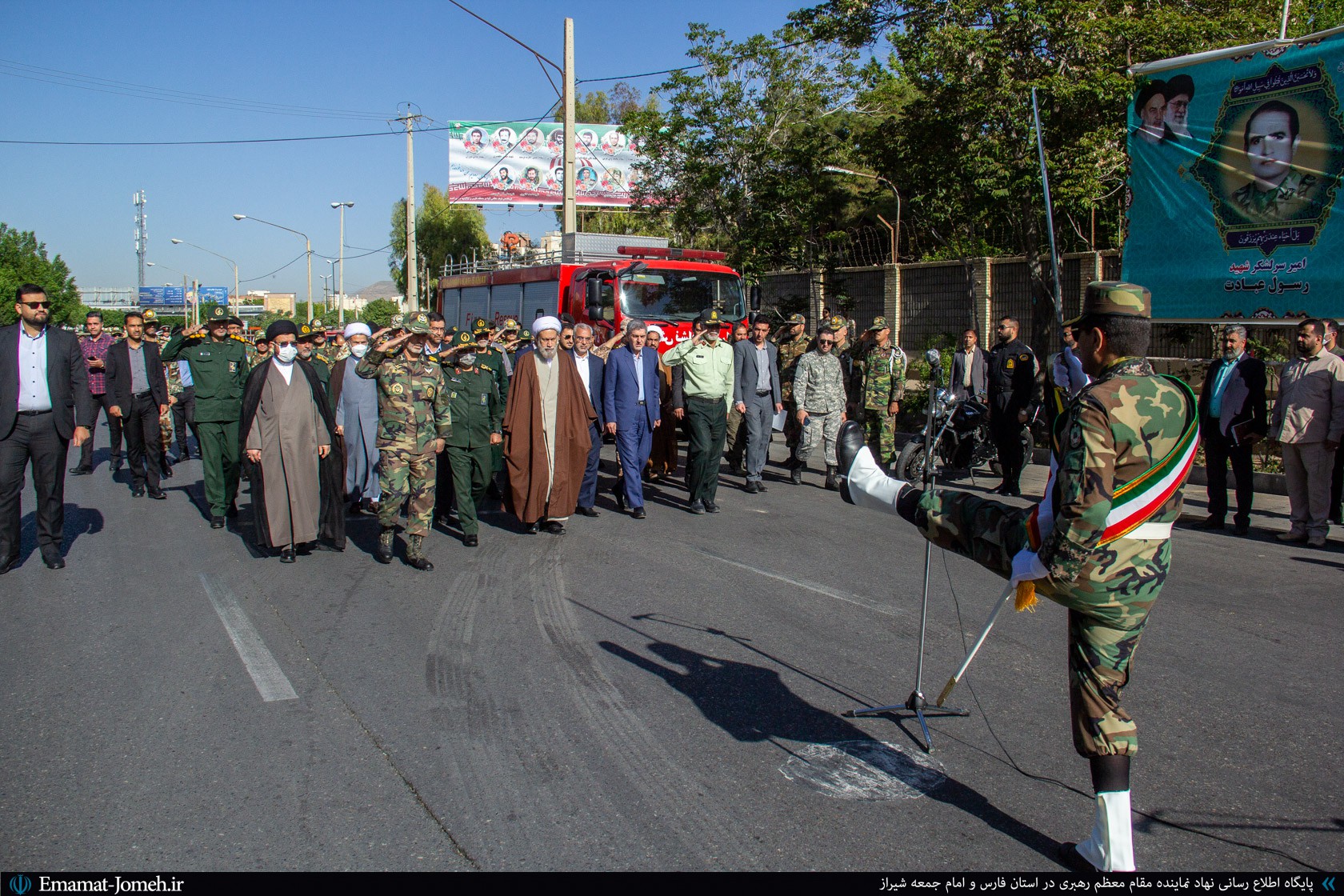 مراسم رژه نیروهای مسلح استان فارس در روز ارتش جمهوری اسلامی ایران