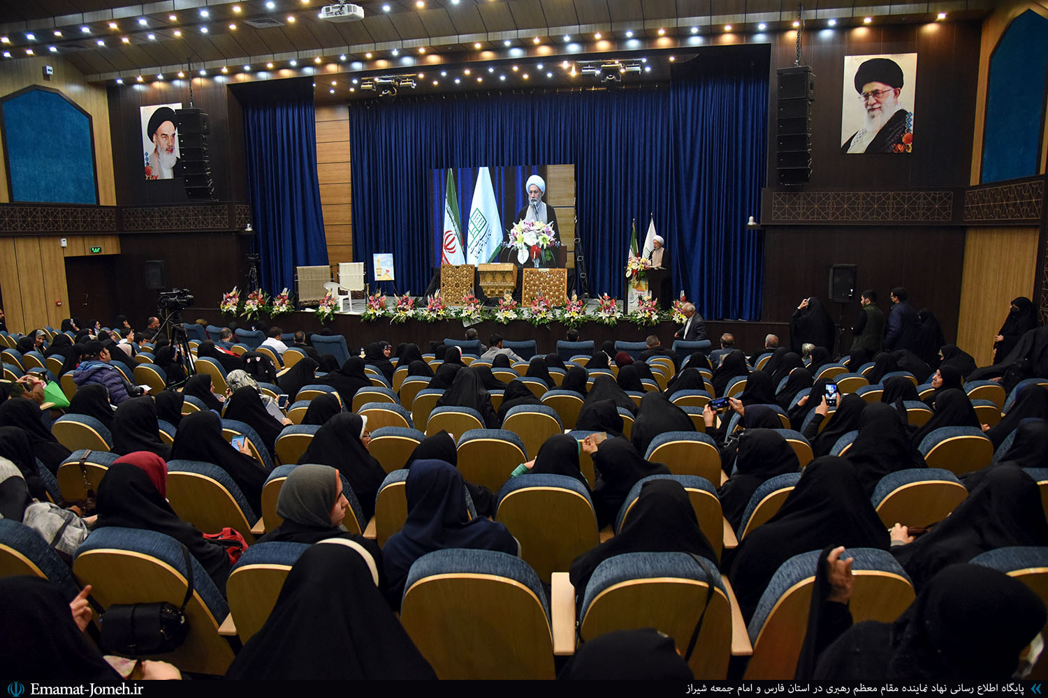 گردهمایی نشان ارادت زینبی در شیراز با حضور آیت الله دژکام