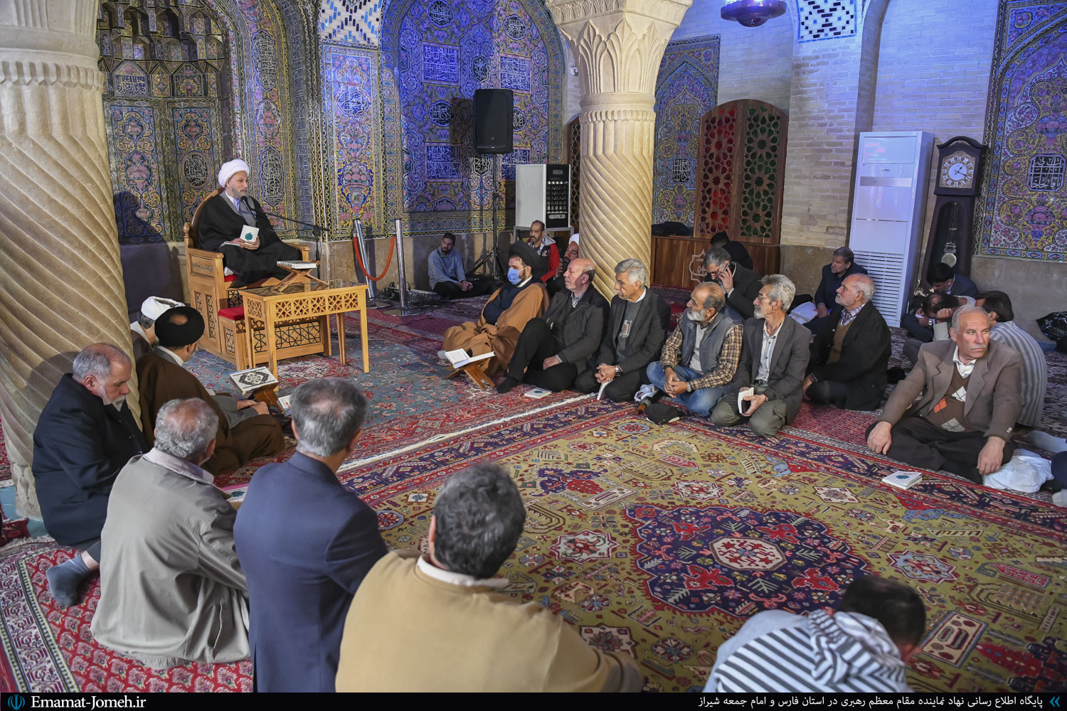 جلسه تفسیر قرآن کریم در مسجد نصیرالملک شیراز