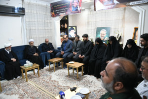 عیادت آیت الله دژکام و جمعی از مسئولین از خانواده شهید غیب پرور
