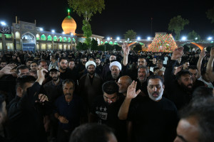 حضور آیت الله دژکام در جمع عزاداران حسینی هیئات مختلف شیراز در شب عاشورای حسینی