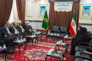 دیدار خانواده شهید فریدون عباسی با آیت الله دژکام