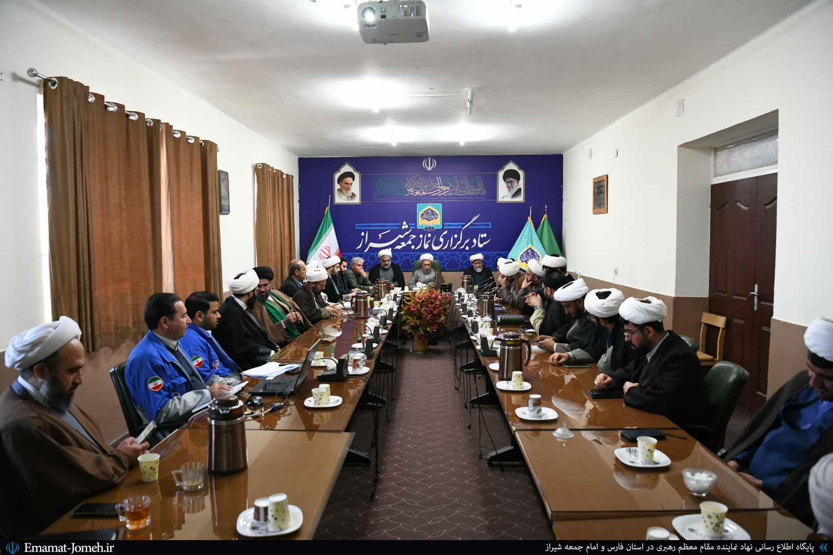 جلسه شورای تبلیغ استان فارس با حضور آیت الله دژکام