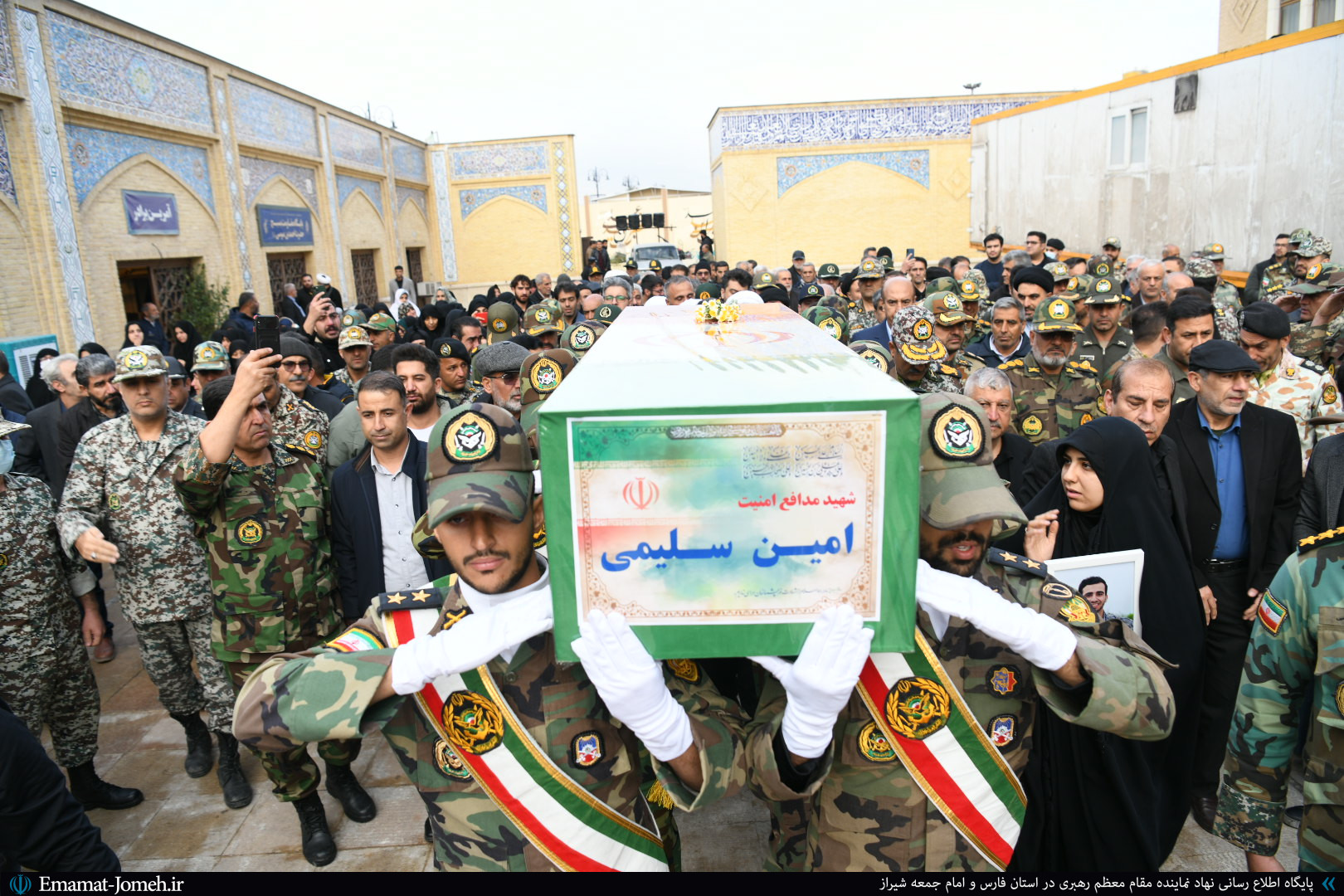 مراسم تشییع پیکر شهید مدافع امنیت ملی ارتش جمهوری اسلامی در شیراز