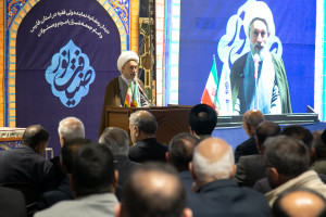 «ضیافت نور» دیدار رمضانی جمعی از مسئولین و کارکنان شهرداری، شورای استان و شهر، راه و شهرسازی با آیت الله دژکام