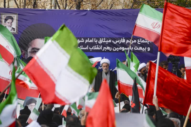 رمز پیروزی بر دشمنان، ولایت است