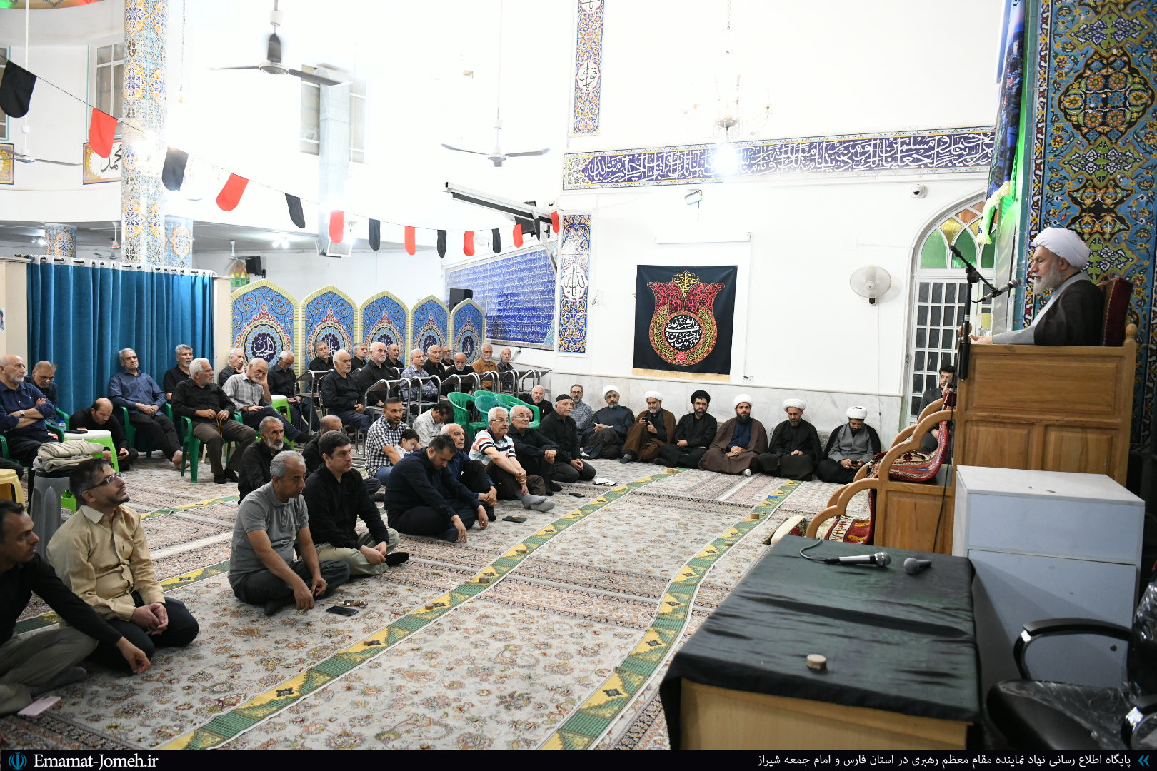 حضور آیت الله دژکام در جمع عزاداران هیئات مختلف شیراز در شب چهارم محرم