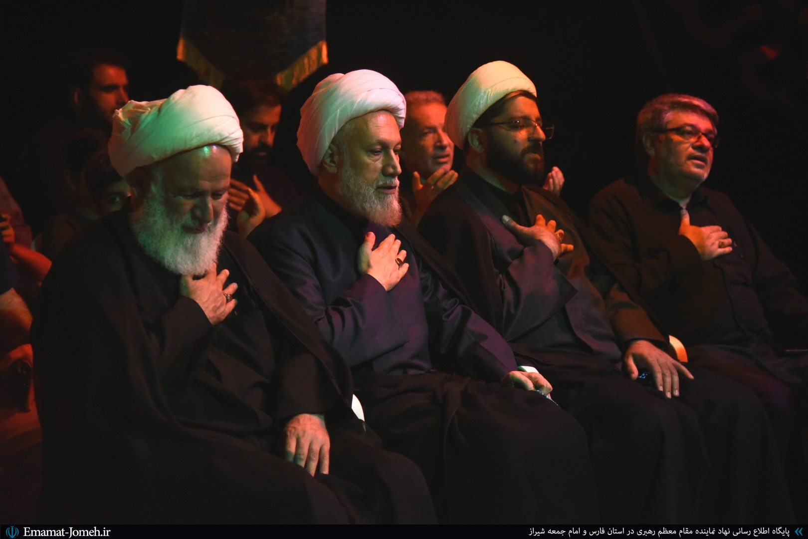 حضور آیت الله دژکام در جمع عزاداران هیئات مختلف شیراز در شب هشتم محرم