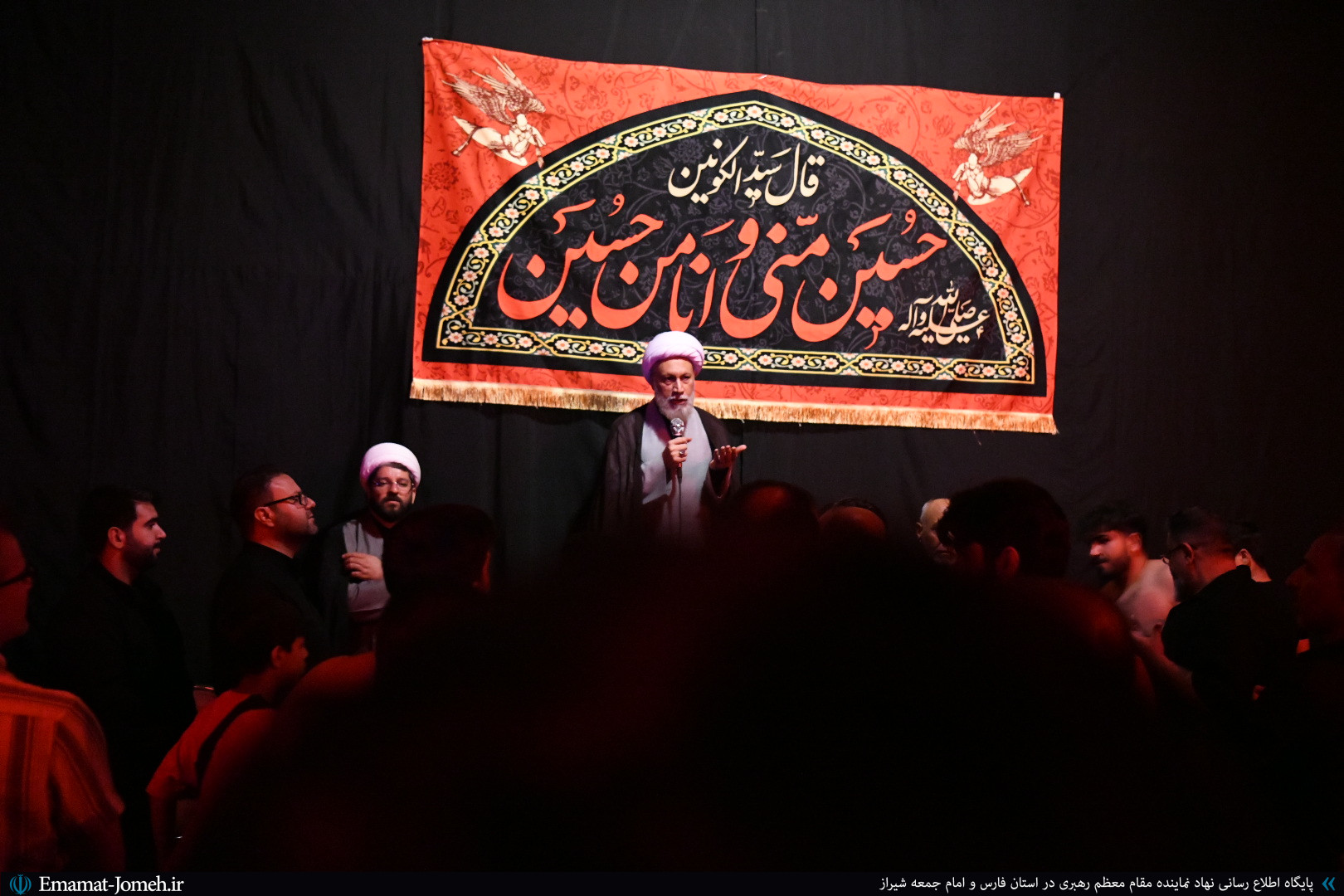 حضور آیت الله دژکام در جمع عزاداران هیئات مختلف شیراز در شب دوم محرم