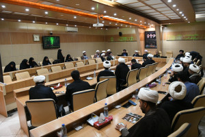تجلیل از طلاب و روحانیون فعال در جنگ تحمیلی سوم